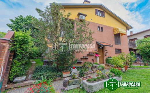 Terraced house in Cesano Boscone, Milan