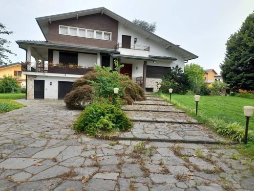 Villa in Canegrate, Città metropolitana di Milano