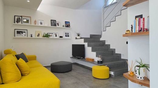 Villa in Legnano, Milan
