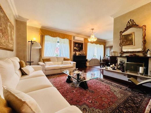Villa a Trezzano sul Naviglio, Milano
