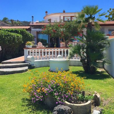 Villa Ischia, Napoli ilçesinde