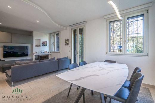 빌라 / San Lazzaro, Bologna