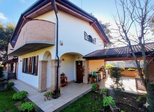 Villa Cassano d'Adda, Milano ilçesinde