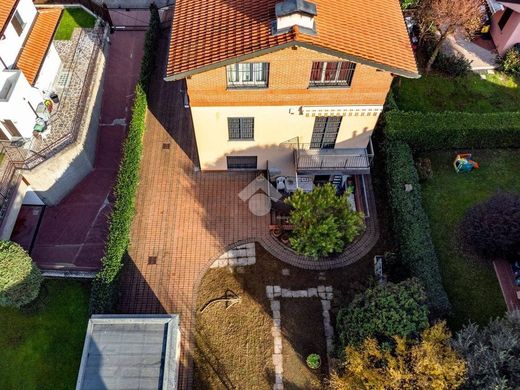 빌라 / Bollate, Città metropolitana di Milano