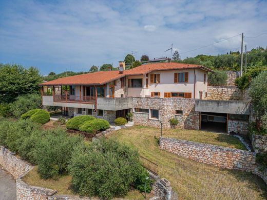 Villa Sant'Ambrogio di Valpollicella, Verona ilçesinde