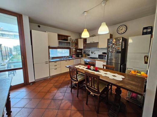 Villetta a Schiera a Sesto Fiorentino, Firenze