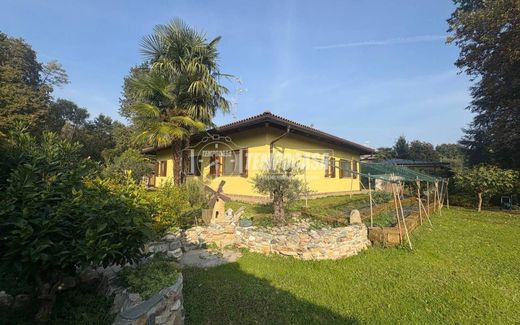 Villa in Lazzate, Provincia di Monza e della Brianza