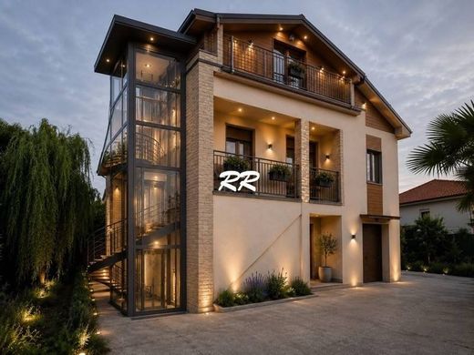 Villa in Bollate, Milan