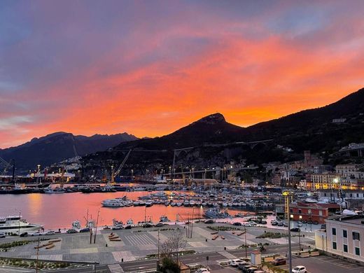 Apartment / Etagenwohnung in Salerno, Provincia di Salerno
