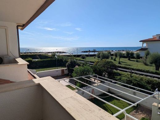 Reihenhaus in Santa Marinella, Rom