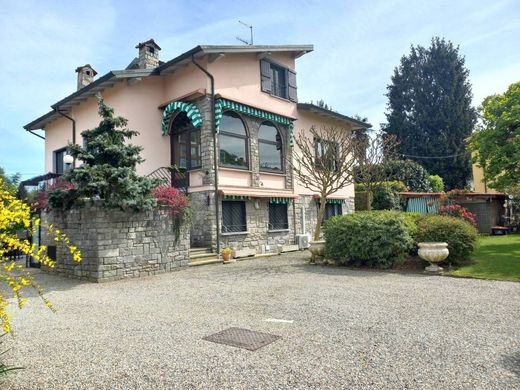 Villa a Taino, Varese