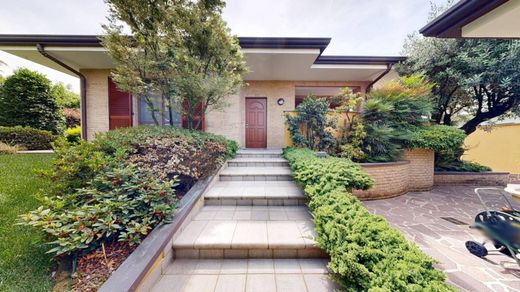 Villa in Pregnana Milanese, Milan
