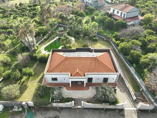 Villa Aci Sant'Antonio, Catania ilçesinde