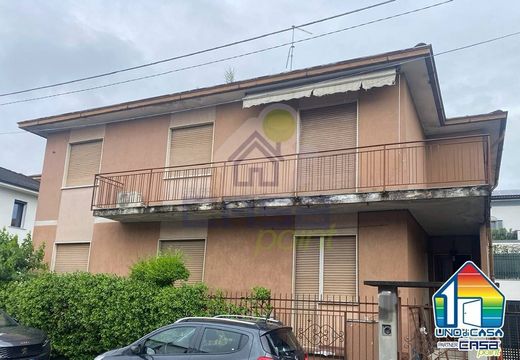 Villa en Crema, Provincia di Cremona