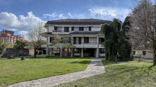 Villa in Cologno Monzese, Milan