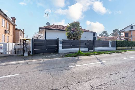 Villa in Lainate, Milan