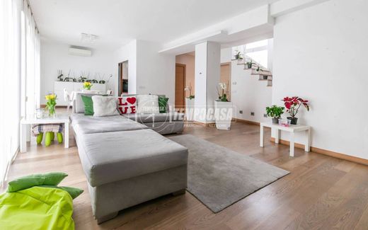 Villa - Novate Milanese, Milão
