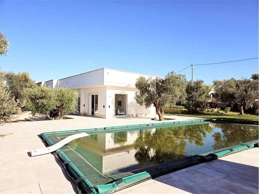 Villa in Carovigno, Provincia di Brindisi