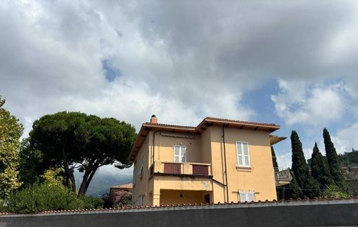 Villa in Massa, Provincia di Massa-Carrara