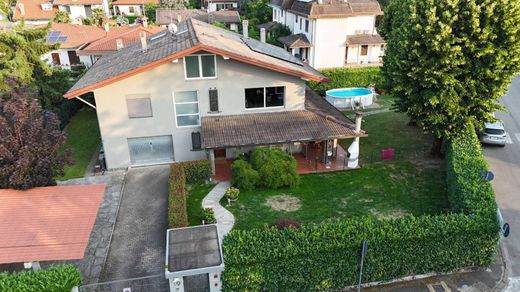 빌라 / Trezzano sul Naviglio, Città metropolitana di Milano