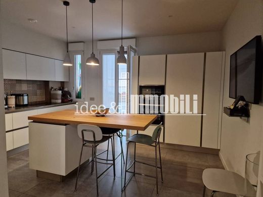 Apartamento - Sesto Fiorentino, Florença