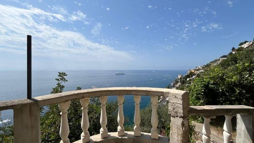 Villa Ravello, Salerno ilçesinde