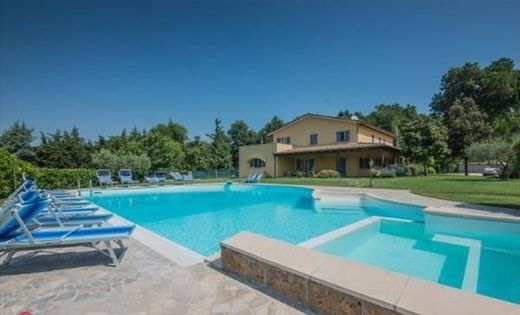 Villa Tavullia, Pesaro e Urbino ilçesinde