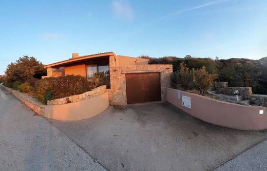 别墅  Trinità d'Agultu e Vignola, 萨萨里省