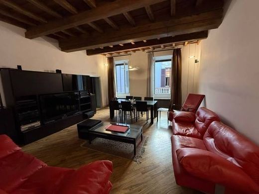 Apartment / Etagenwohnung in Rom, Latium
