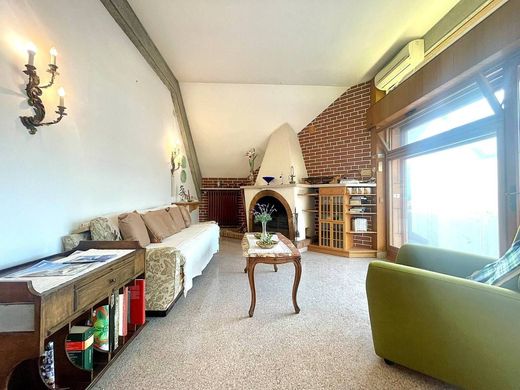 Penthouse Pietra Ligure, Savona ilçesinde