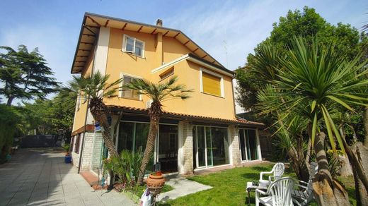 Villa - Silvi, Provincia di Teramo