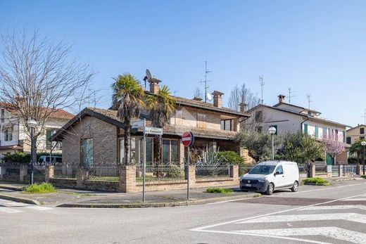 Villa Ravenna, Ravenna ilçesinde