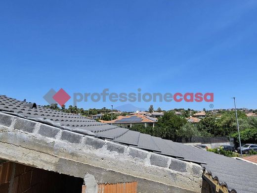 Villa in Sant'Agata Li Battiati, Catania