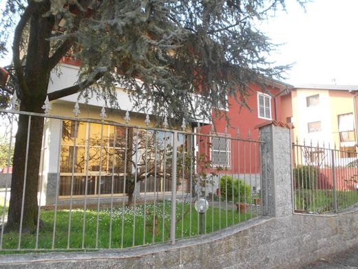 Willa w Pantigliate, Città metropolitana di Milano