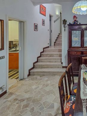 Villa Bergeggi, Savona ilçesinde