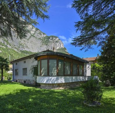 Villa - Mezzocorona, Provincia autonoma di Trento