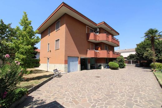 Villa - Bareggio, Milão