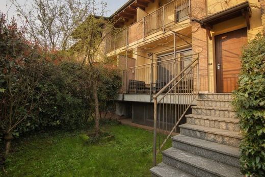 Villa in Trezzano sul Naviglio, Mailand