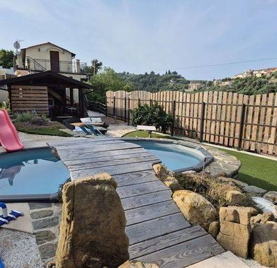 Willa w Castellaro, Provincia di Imperia