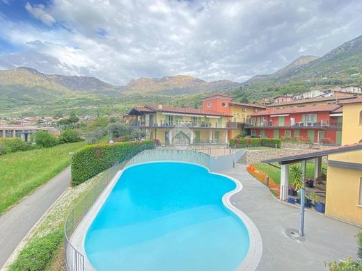 Attico a Sale Marasino, Brescia