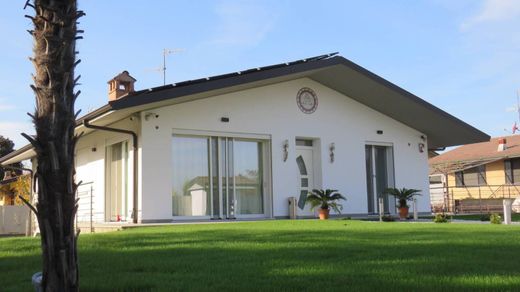 Villa a Pozzo d'Adda, Milano