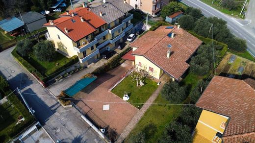 Villa - Pastrengo, Provincia di Verona