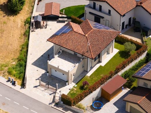 Villa in Guarene, Provincia di Cuneo