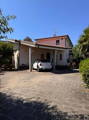 Villa in Nettuno, Rome