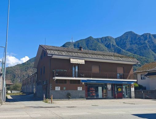 Apartment / Etagenwohnung in Domodossola, Verbania
