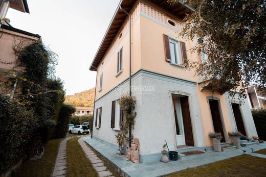 Villa a Olgiate Molgora, Lecco