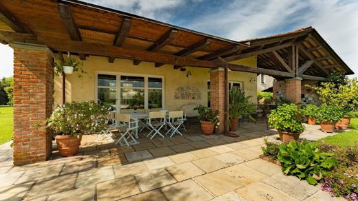 Villetta a Schiera a Pietrasanta, Lucca