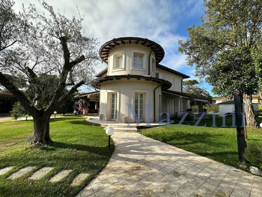 Villa a Forte dei Marmi, Lucca