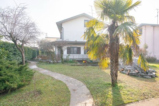 Villa in Bussero, Città metropolitana di Milano