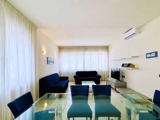 Viareggio, Provincia di Luccaのアパートメント